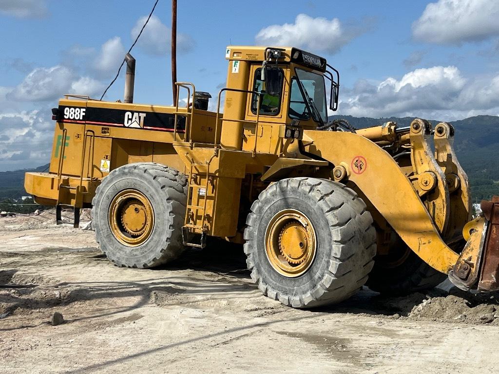 CAT 988 F II Фронтальні навантажувачі
