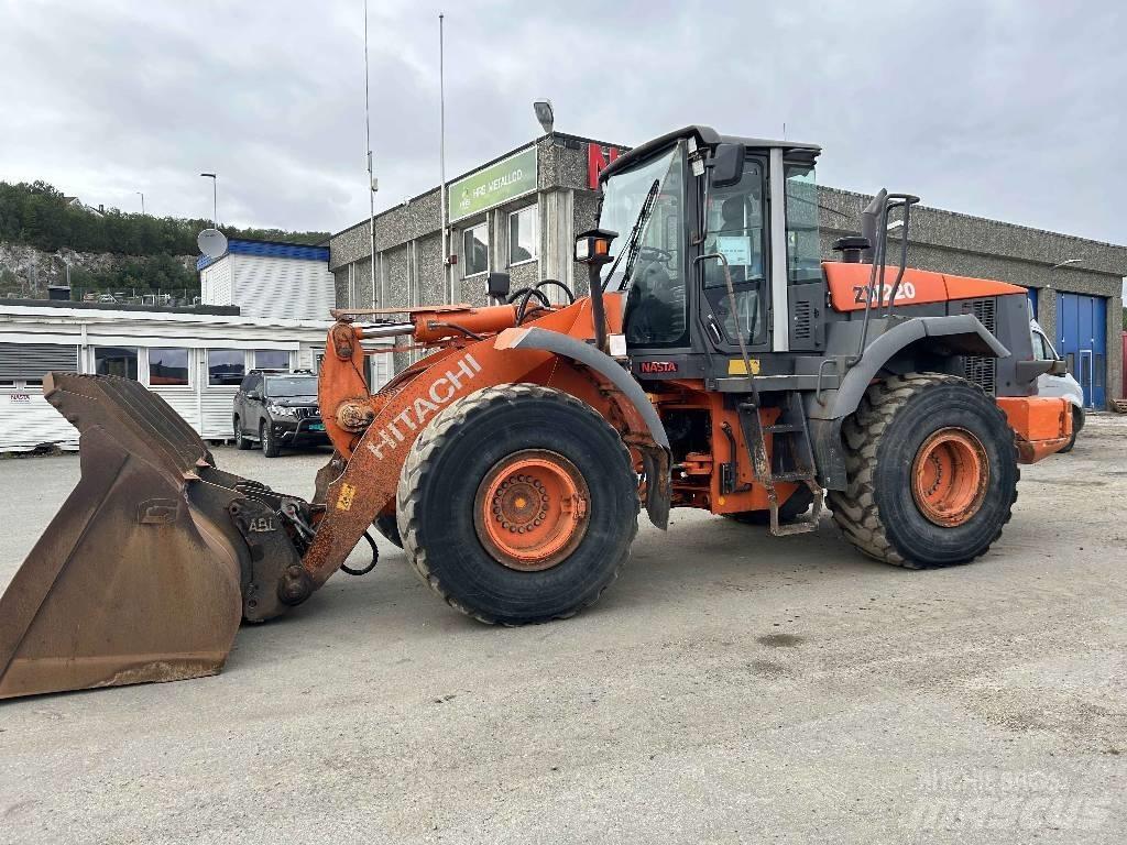 Hitachi ZW 220 Фронтальні навантажувачі