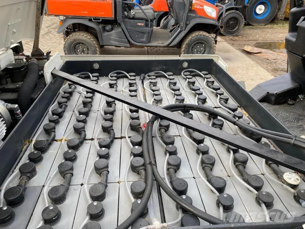 CAT EP30K-PAC Електронавантажувачі