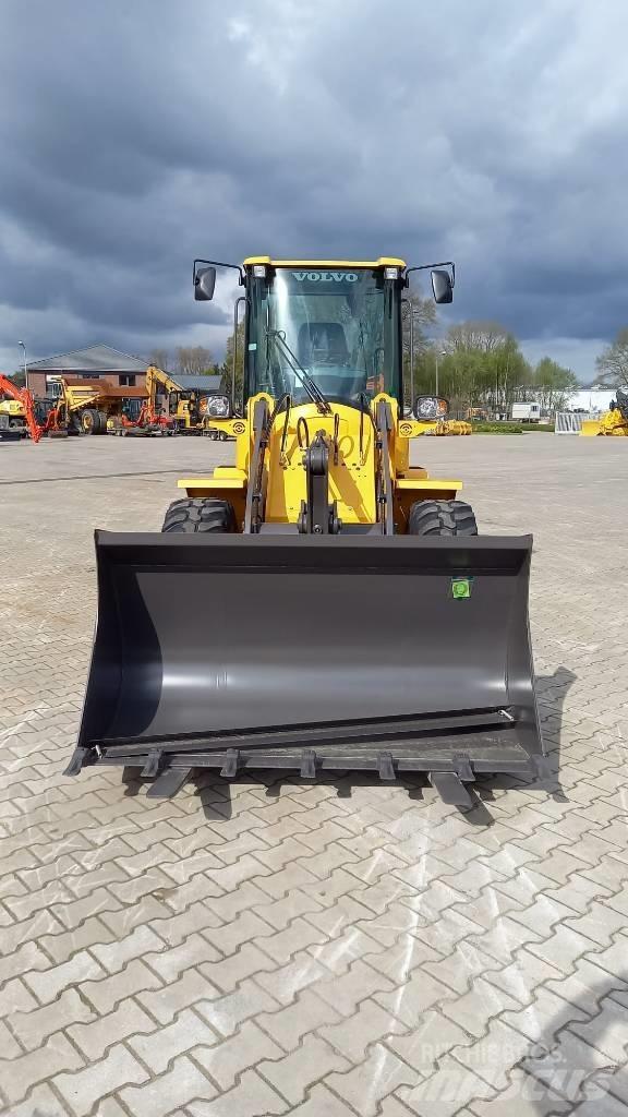 Volvo L 30 G Фронтальні навантажувачі