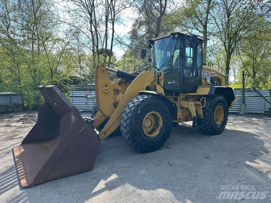 CAT 930M Фронтальні навантажувачі