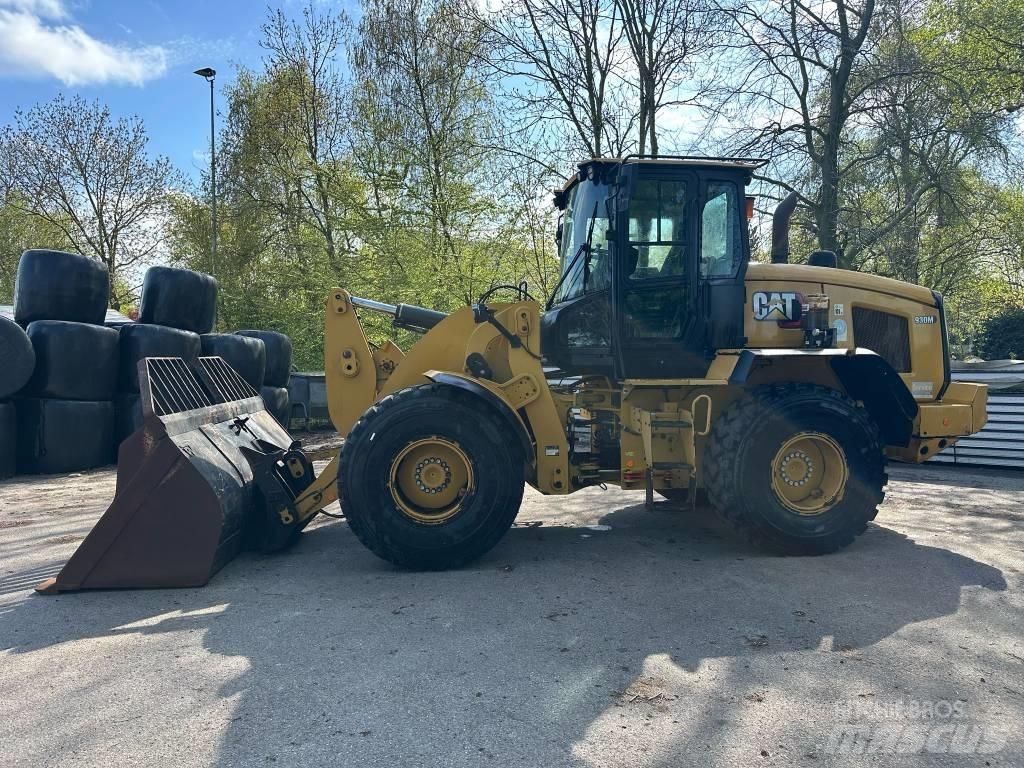 CAT 930M Фронтальні навантажувачі