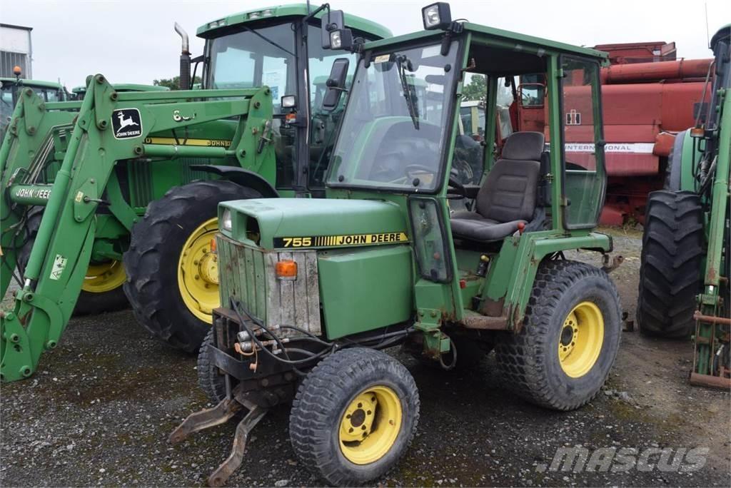 John Deere 755 Трактори