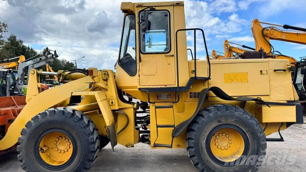 Komatsu WA 200 Фронтальні навантажувачі