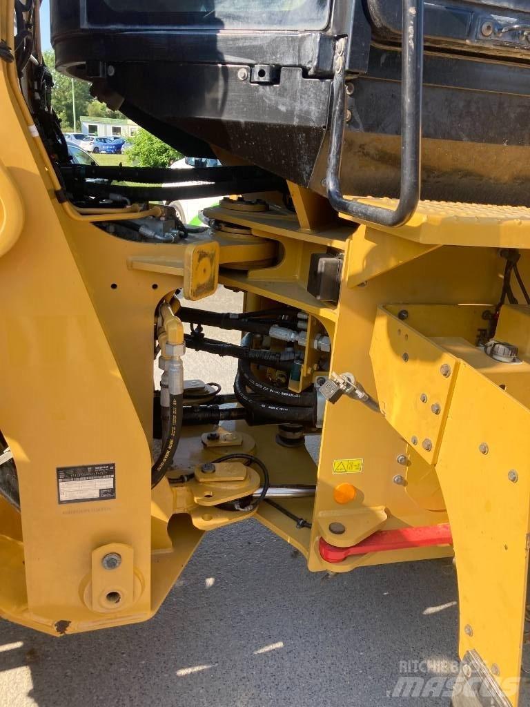 CAT 926M Фронтальні навантажувачі