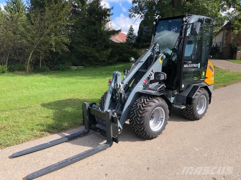 GiANT G 2200 E Багатофункціональне обладнання для вантажних і землекопальних робіт