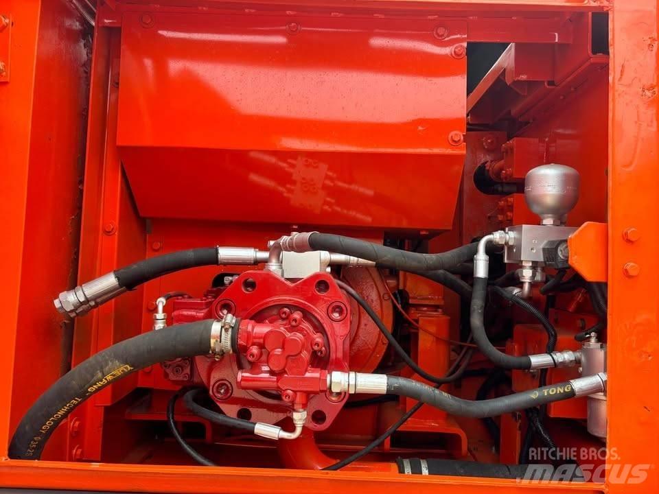 Doosan DX 225 LCA Гусеничні екскаватори