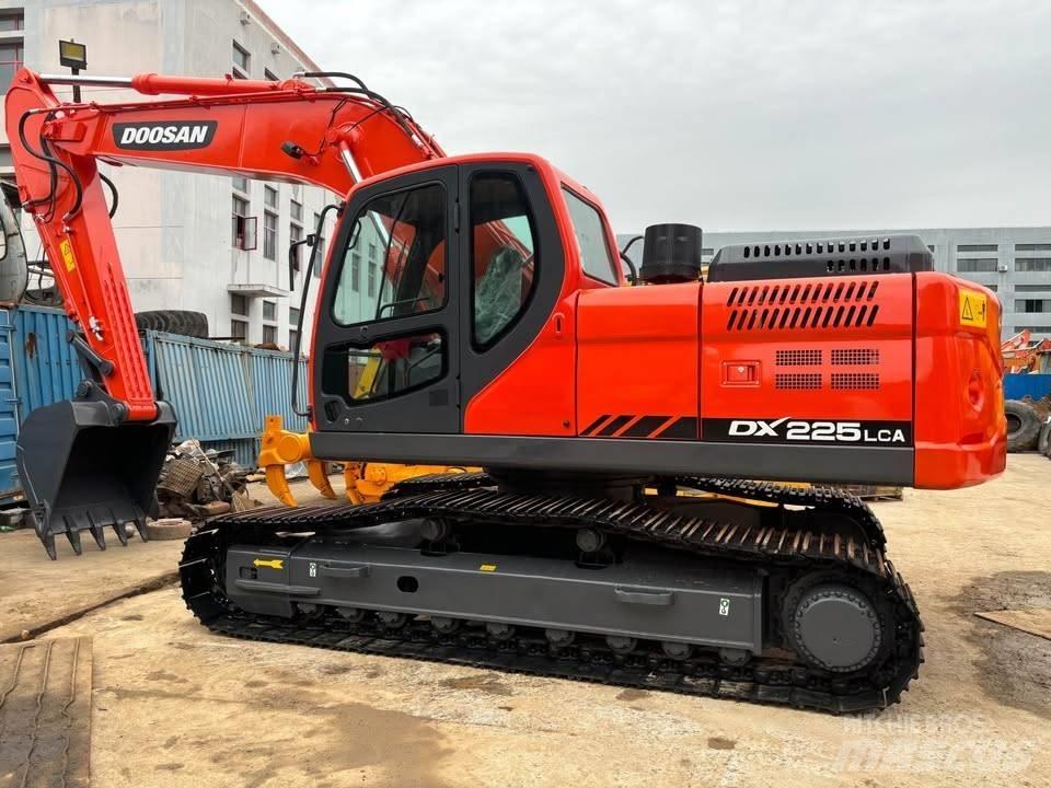 Doosan DX 225 LCA Гусеничні екскаватори
