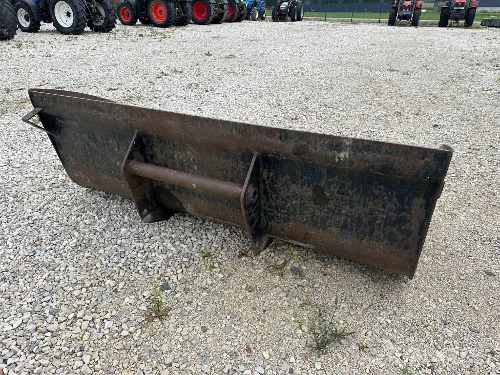  ŁYŻKA MANITOU 2,4 M Інше обладнання для вантажних і землекопальних робіт