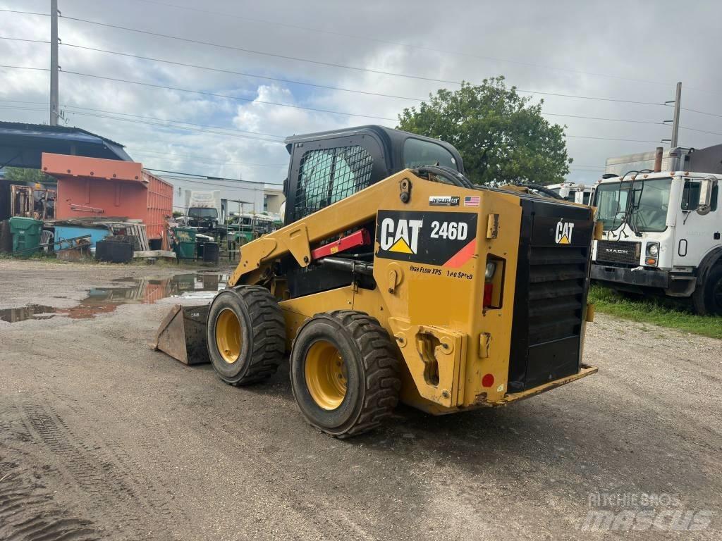 CAT 246 D Міні-навантажувачі