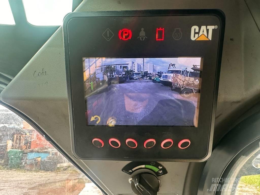 CAT 246 D Міні-навантажувачі