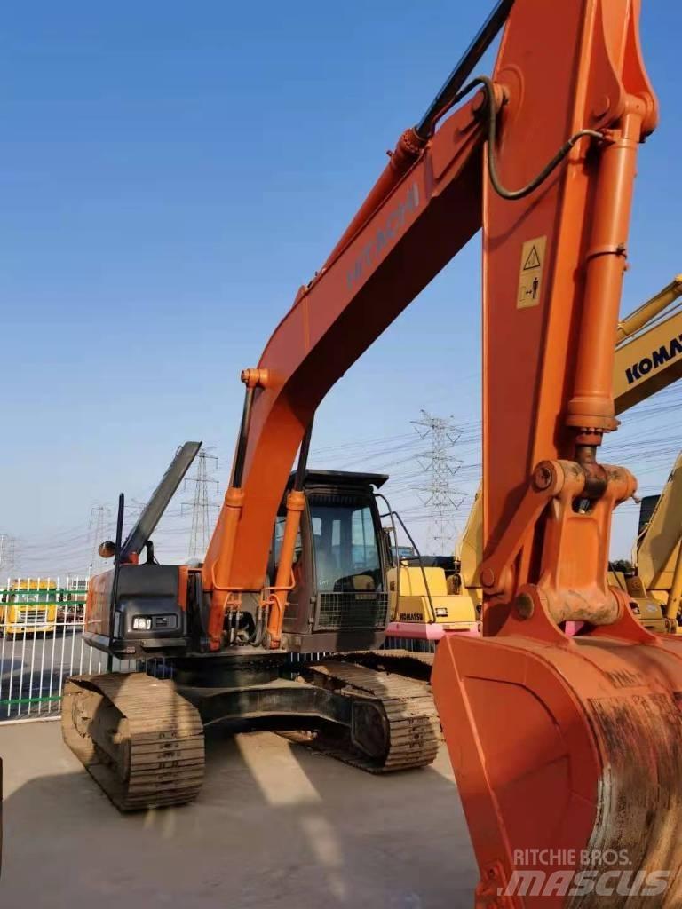 Hitachi ZX 210 Гусеничні екскаватори