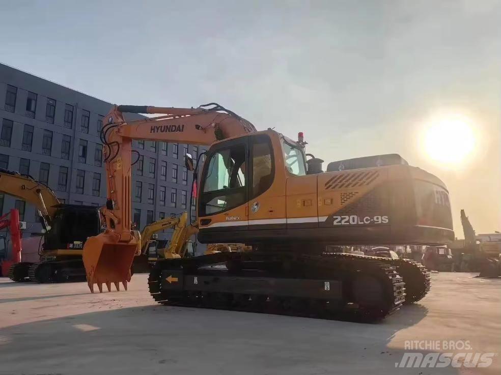 Hyundai HX 220 LC-9S Гусеничні екскаватори