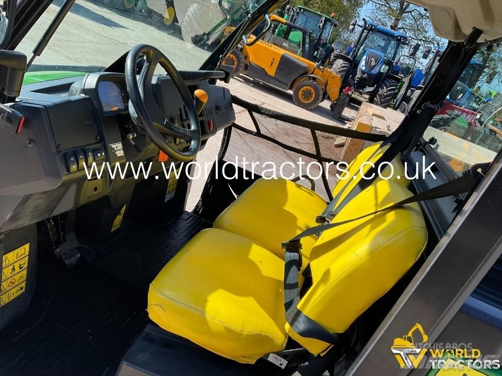 John Deere Gator Підсобні машини