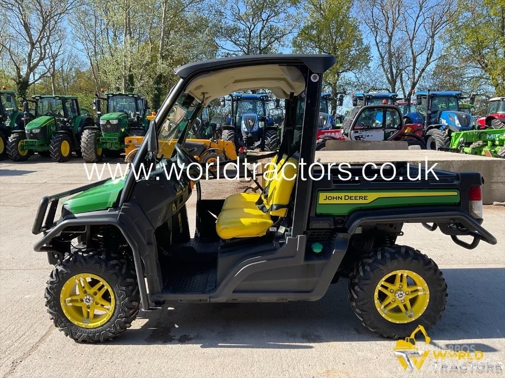 John Deere Gator Підсобні машини