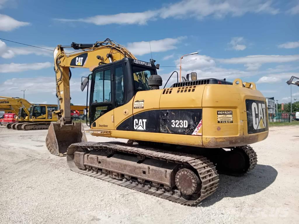 CAT 323 D L Гусеничні екскаватори