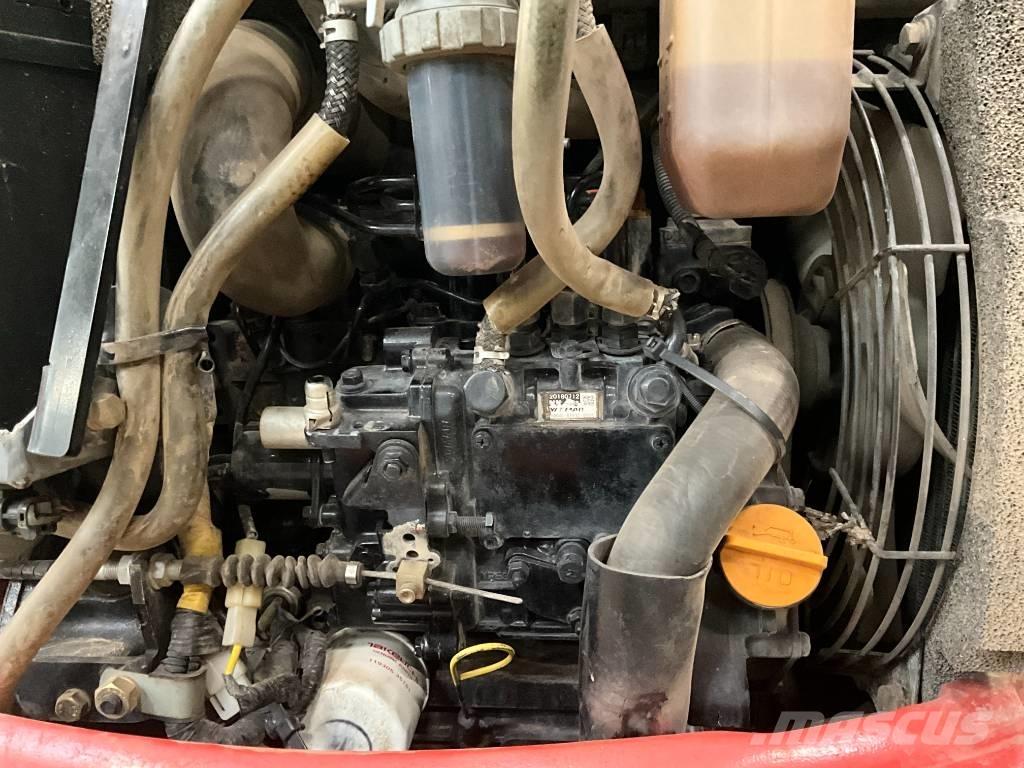 Takeuchi TB 215 R Міні-екскаватори < 7т