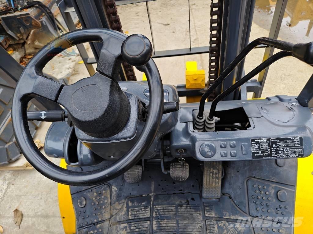 Komatsu FD 30 Дизельні навантажувачі