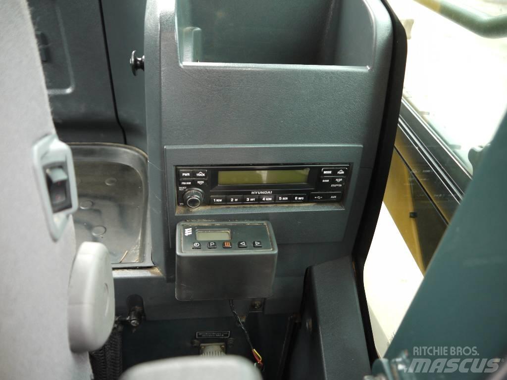 Hyundai R 220 LC-9A Гусеничні екскаватори