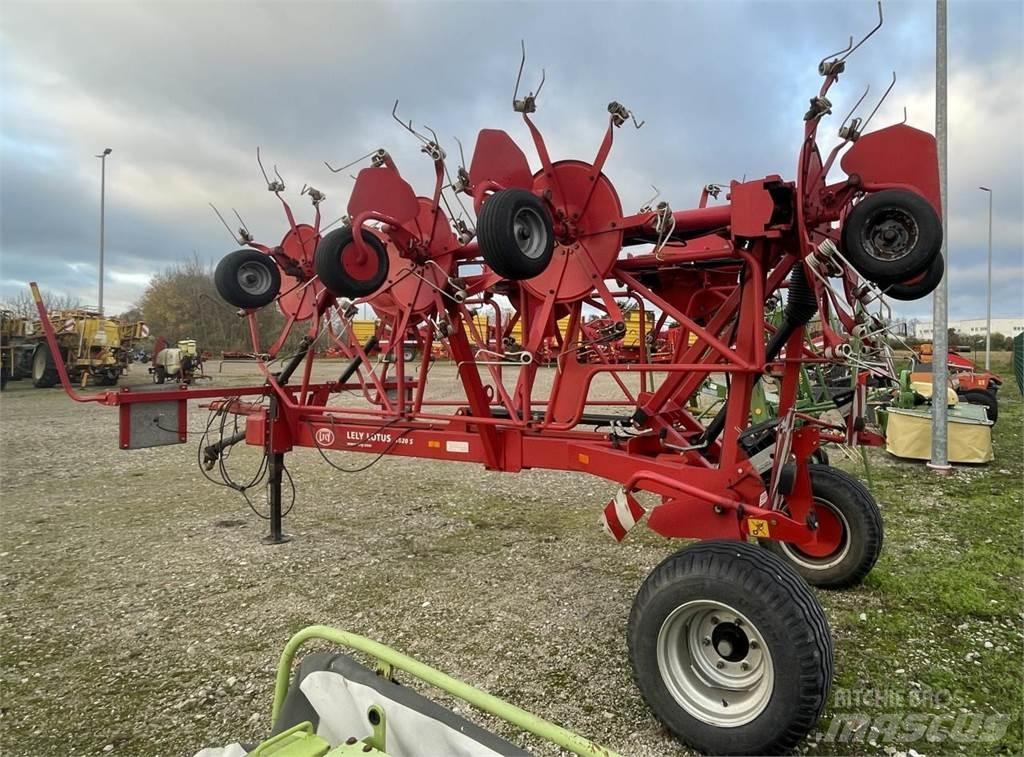 Lely Lotus 1020 S Граблі і сінозворушувачі