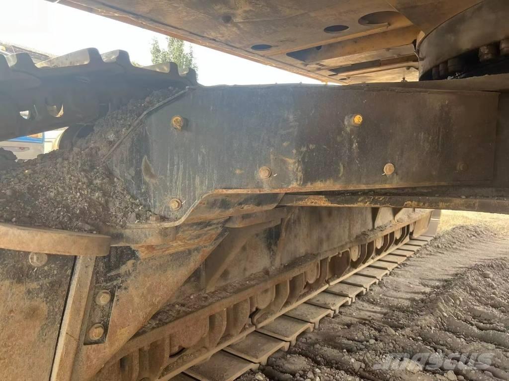 CAT 374 Гусеничні екскаватори