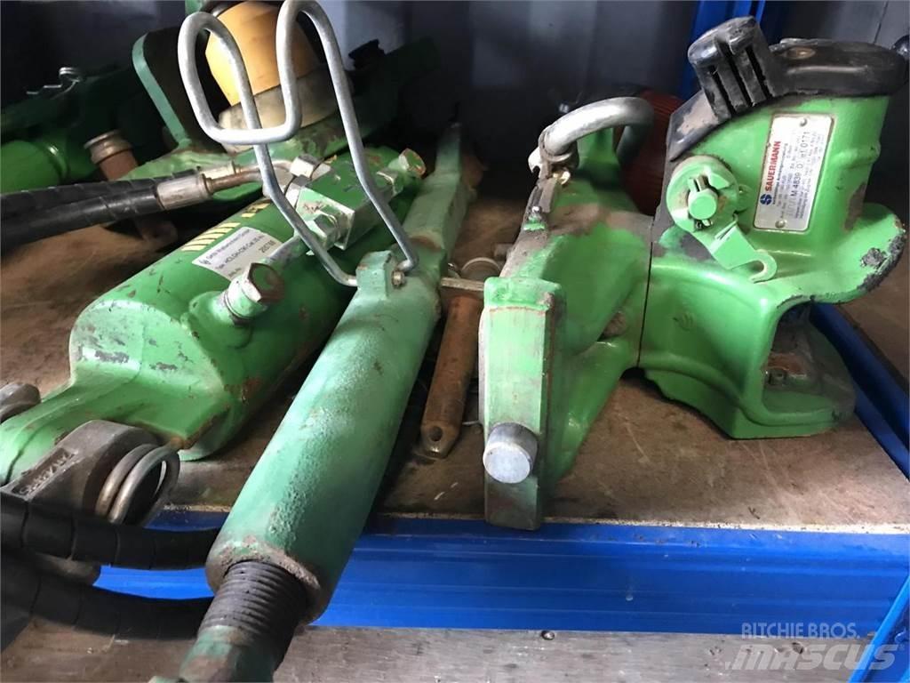 John Deere 6215R Трактори