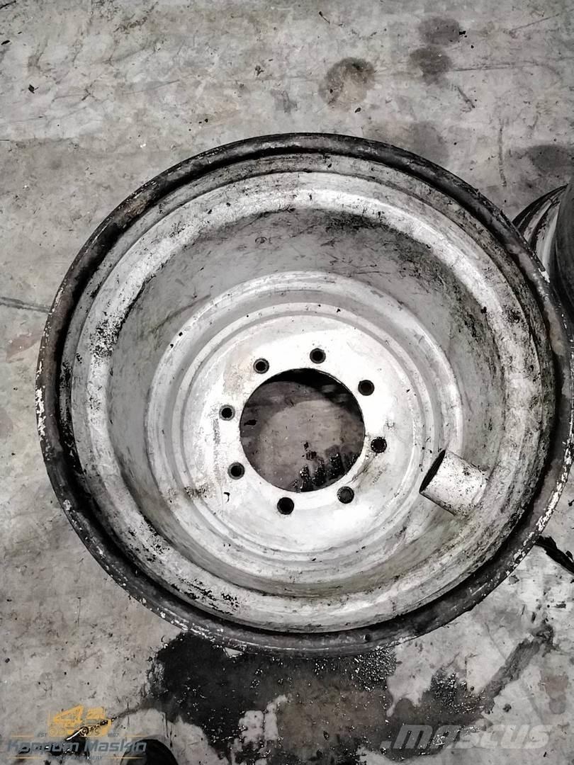 Gremo 950 20x22,5 Шини