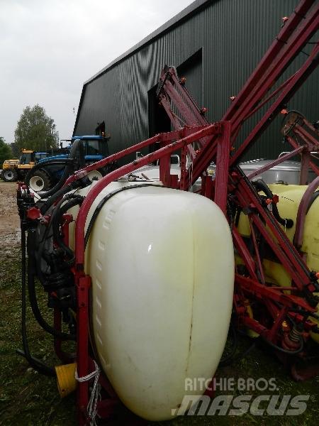 Hardi 900 Причіпні обприскувачі