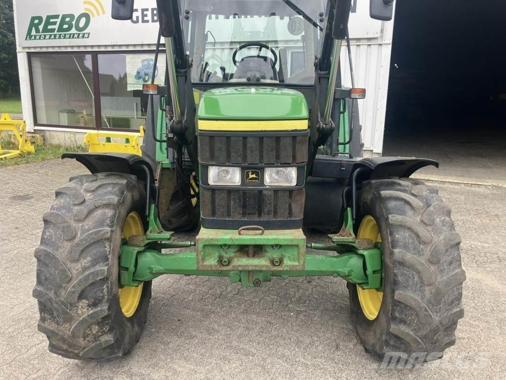 John Deere 6110 SE Трактори