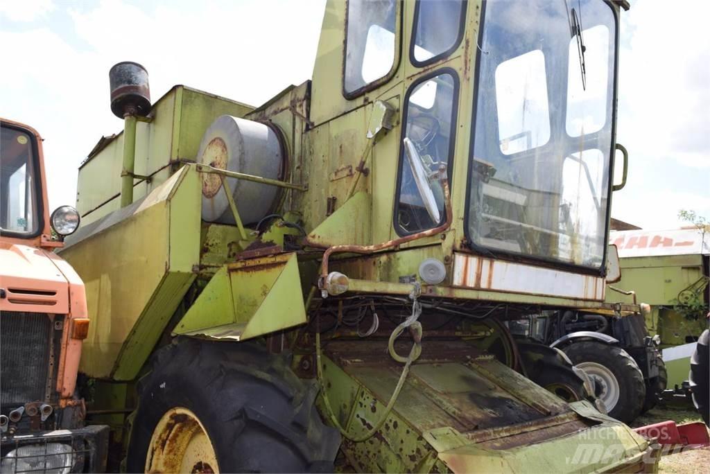 CLAAS Dominator 80 Зернозбиральні комбайни