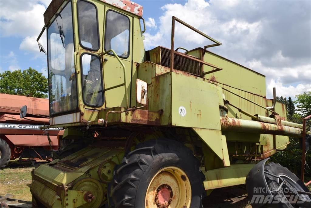 CLAAS Dominator 80 Зернозбиральні комбайни