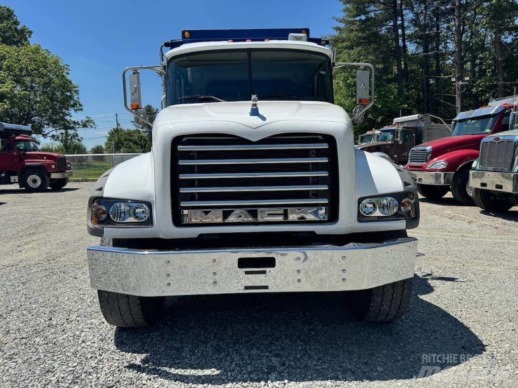 Mack GU 713 Самоскиди