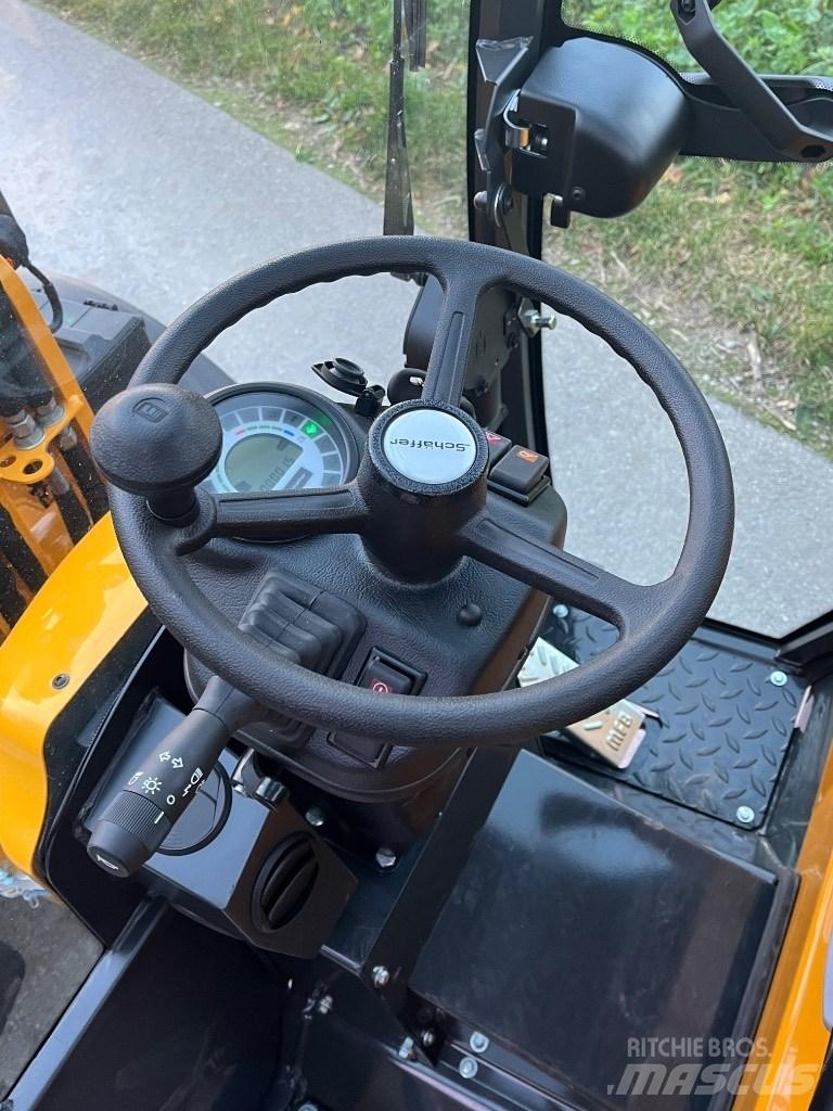 Schäffer 2430 SLT Міні-навантажувачі