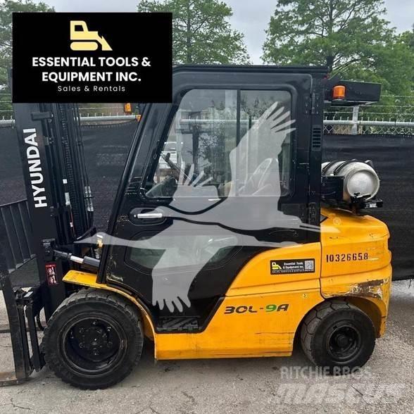 Hyundai 30L-9A Дизельні навантажувачі