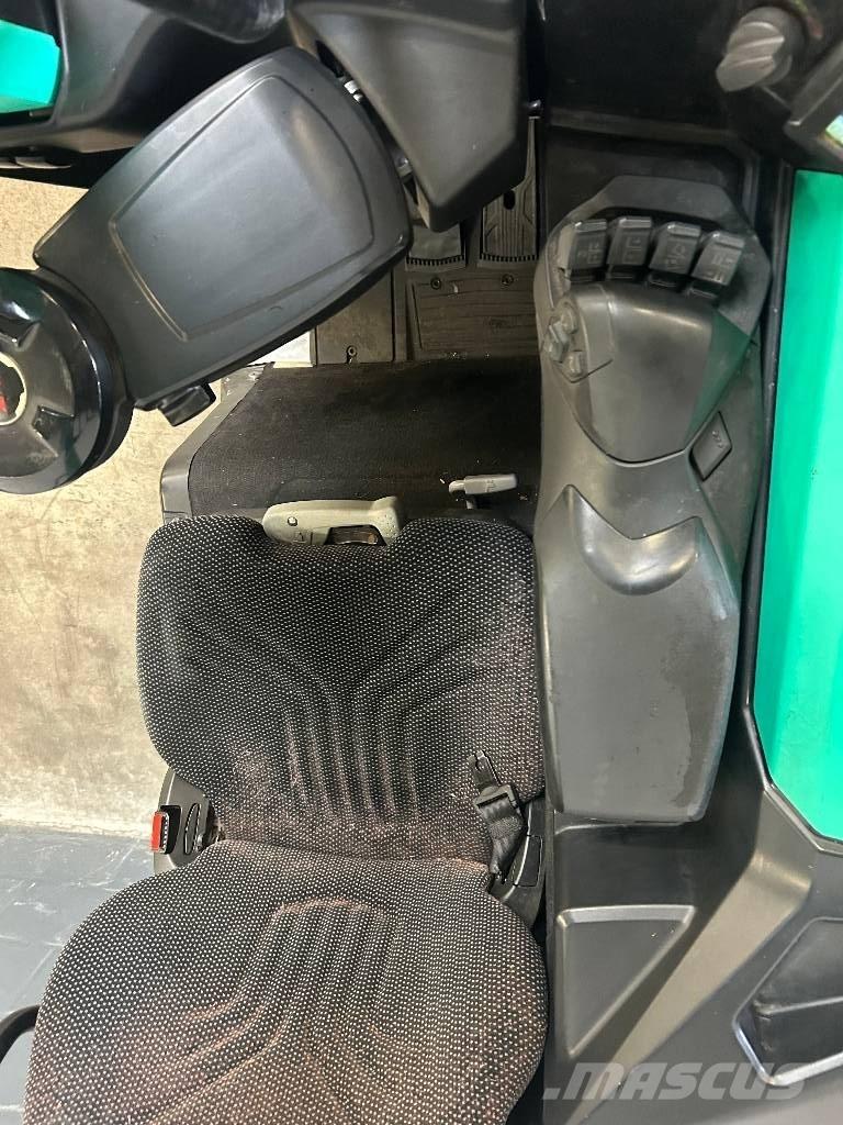Mitsubishi RB 16N2C Річ-трак із високим підйомом