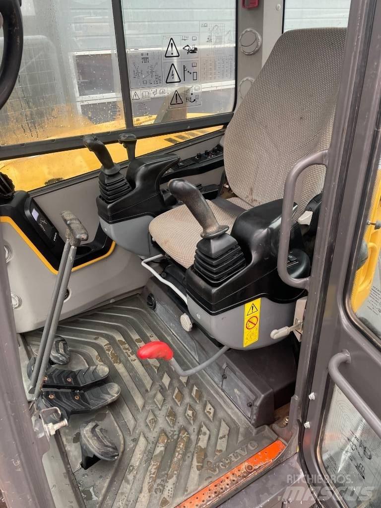 Volvo ECR88D Середні екскаватори 7т. - 12т.