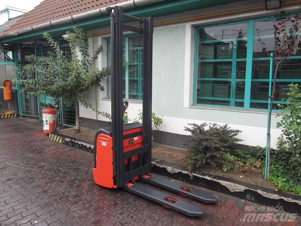Linde L12 /379/ V-2097 Самохідні електроштабелери