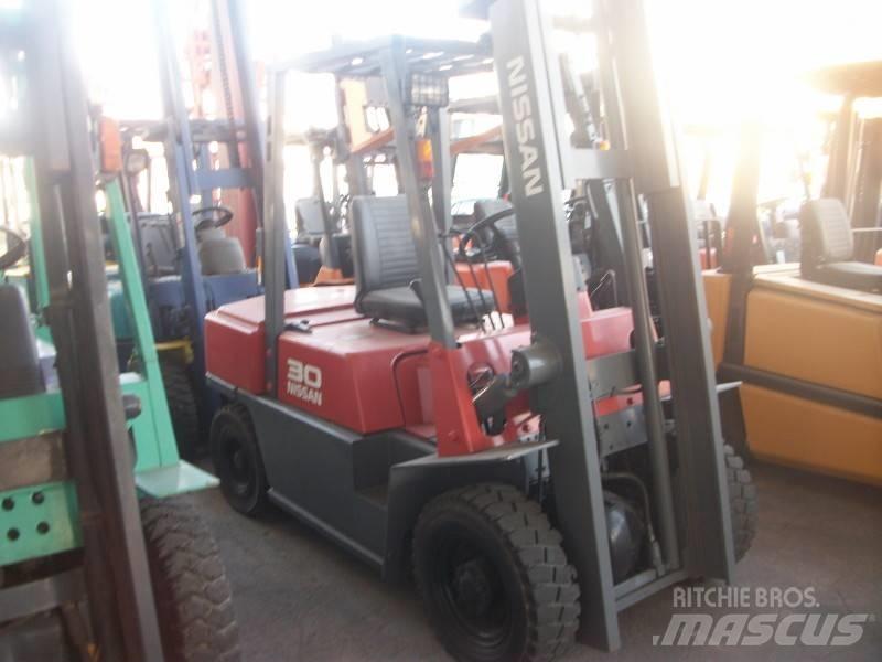 Nissan UGJ02M30 Газові навантажувачі