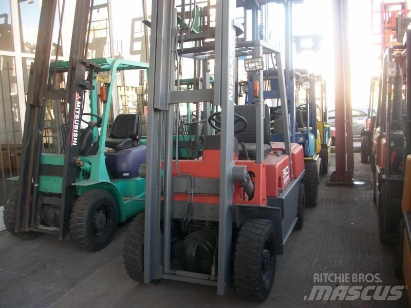 Nissan UGJ02M30 Газові навантажувачі
