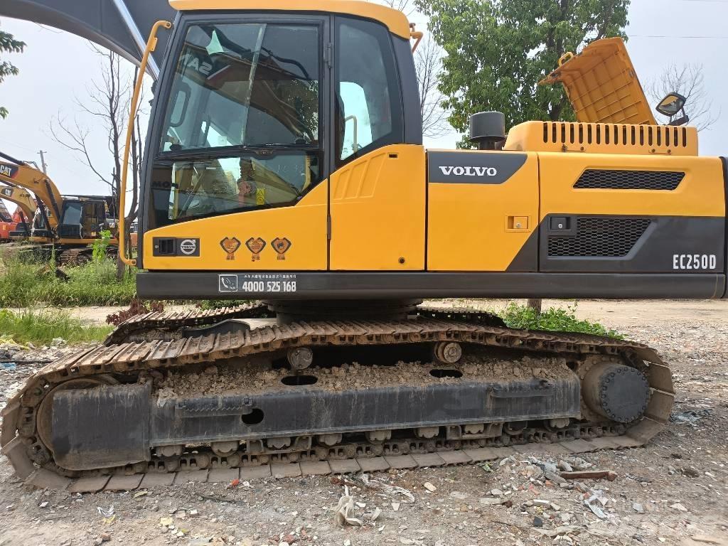 Volvo EC250D Гусеничні екскаватори