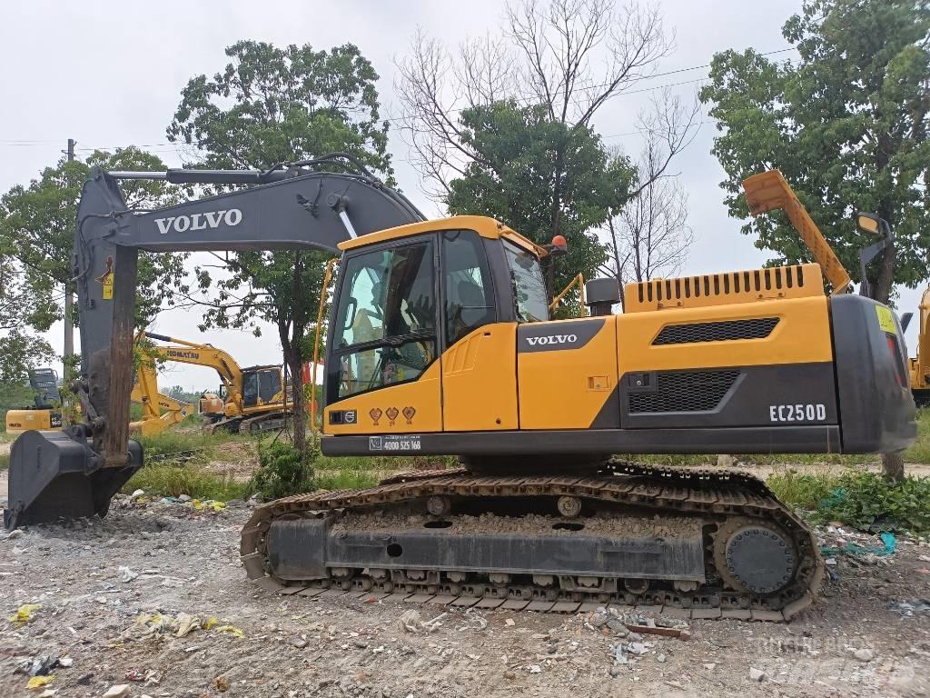 Volvo EC250D Гусеничні екскаватори