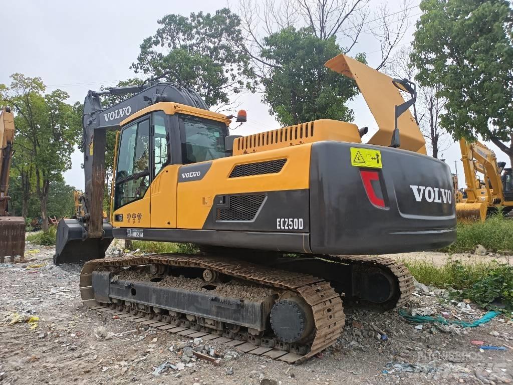 Volvo EC250D Гусеничні екскаватори