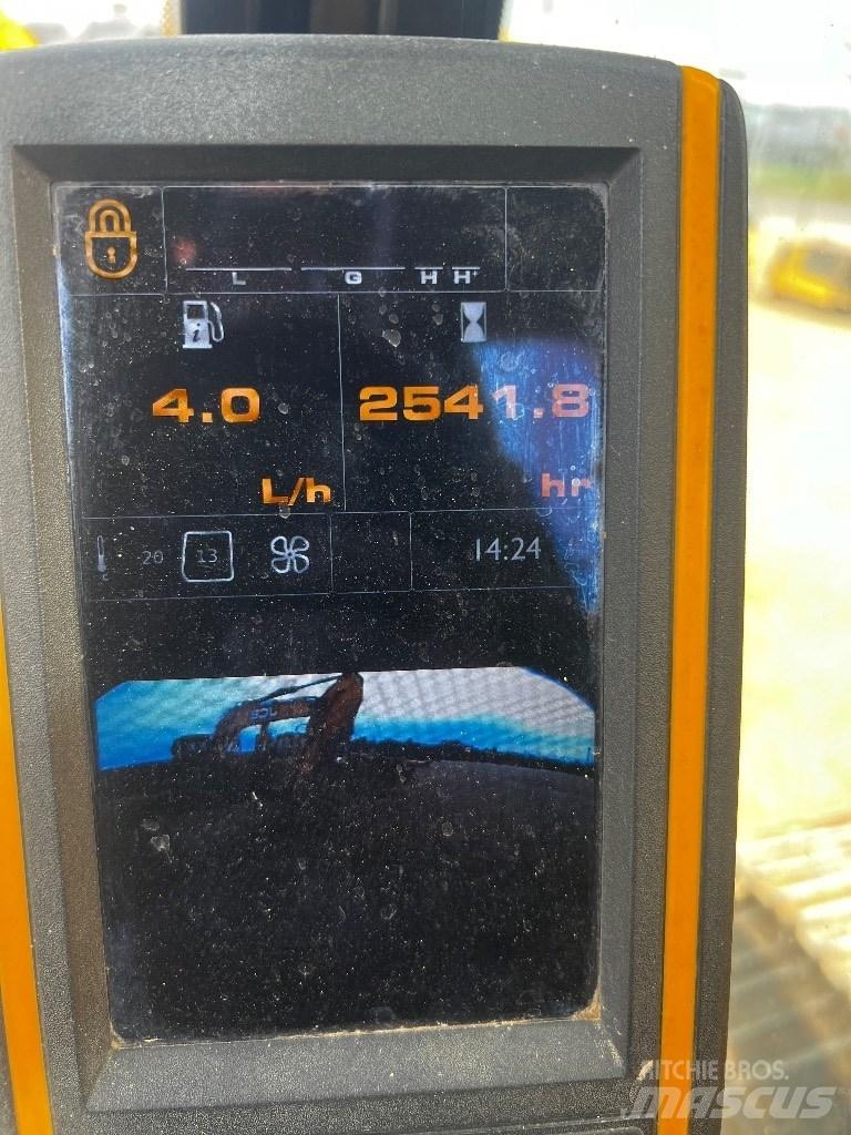 JCB JS 220 N LC Гусеничні екскаватори