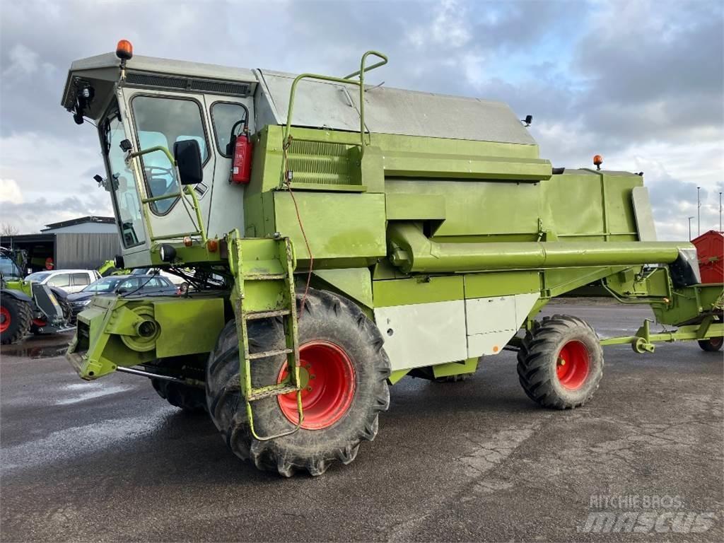 CLAAS Dominator 96 Зернозбиральні комбайни
