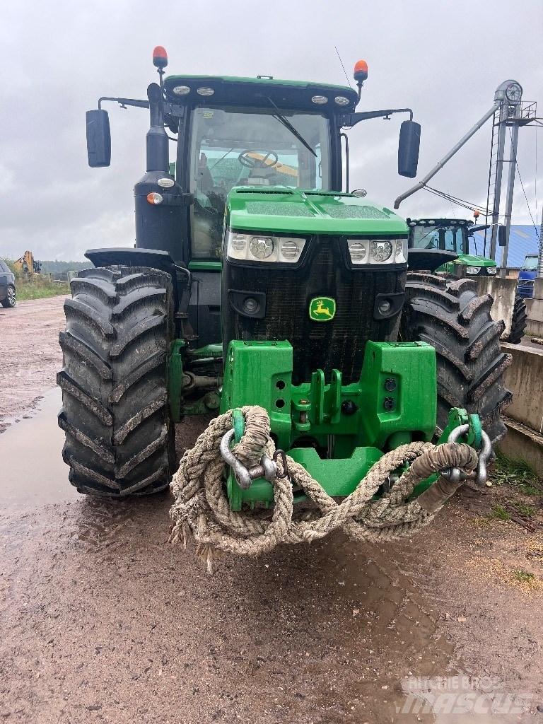 John Deere 8320R Трактори