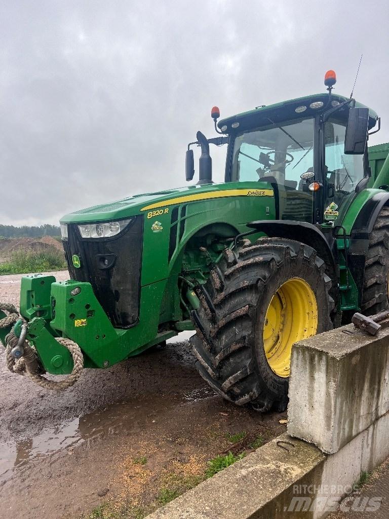 John Deere 8320R Трактори
