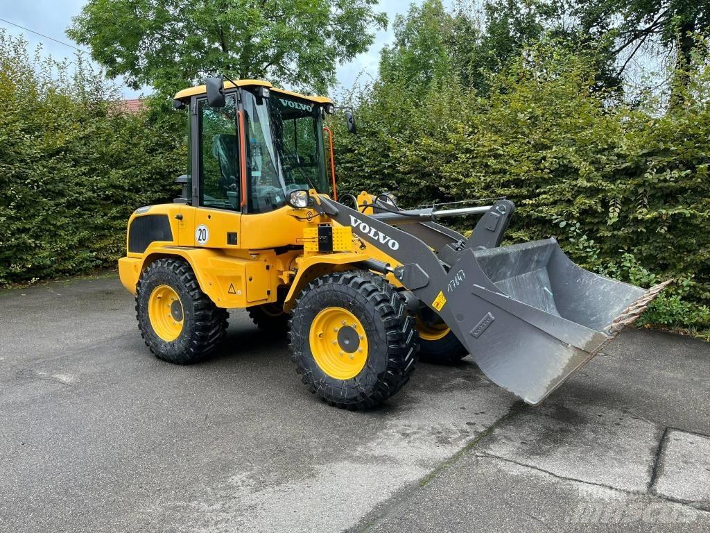 Volvo L 30 H Фронтальні навантажувачі