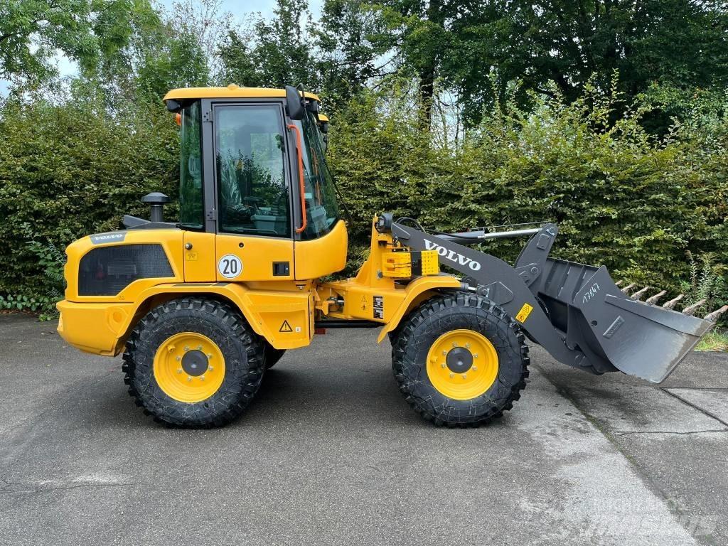 Volvo L 30 H Фронтальні навантажувачі