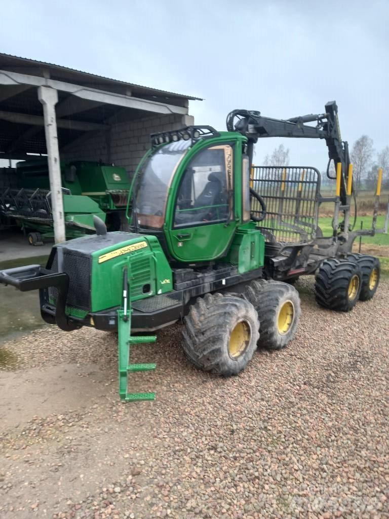 John Deere 810E Форвардери