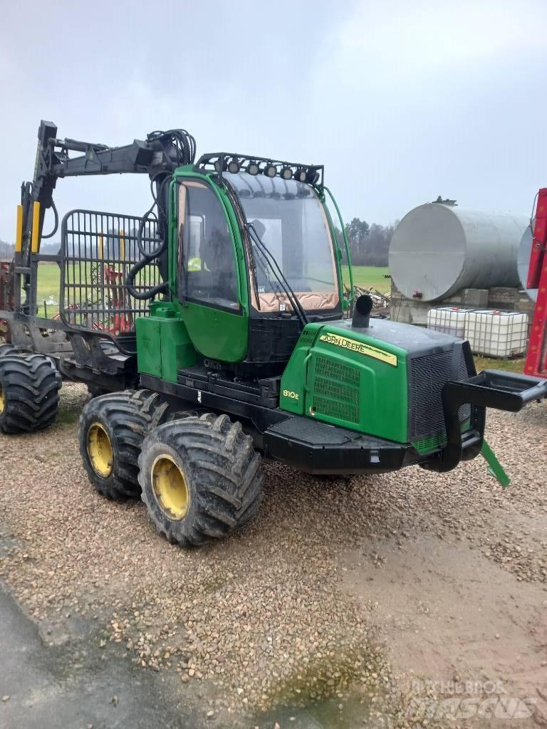John Deere 810E Форвардери